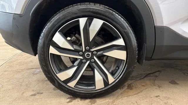 Vehicle Thumbnail 8