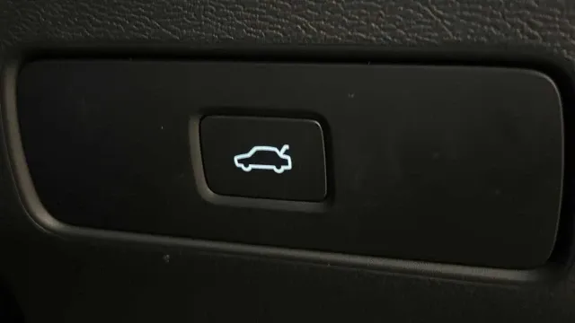 Vehicle Thumbnail 24
