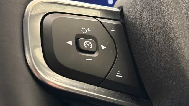 Vehicle Thumbnail 25
