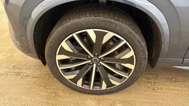 Vehicle Thumbnail 13