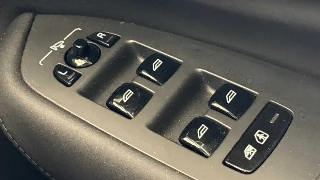 Vehicle Thumbnail 18