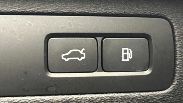 Vehicle Thumbnail 24