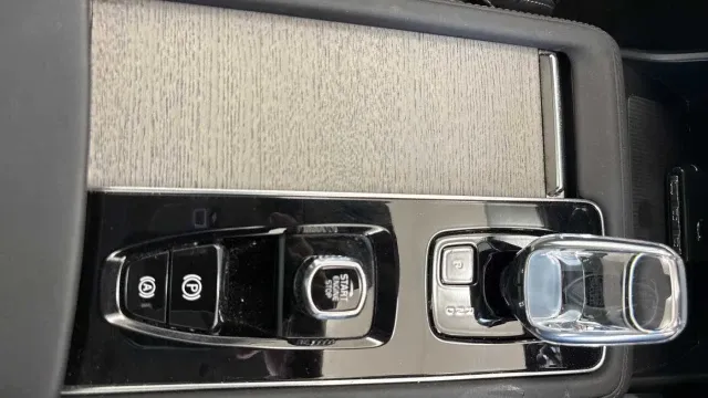 Vehicle Thumbnail 26