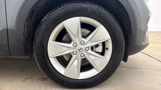 Vehicle Thumbnail 8