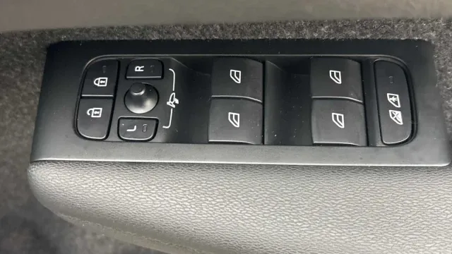 Vehicle Thumbnail 17