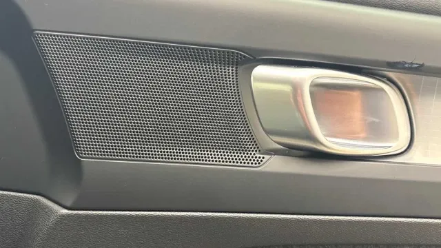 Vehicle Thumbnail 18