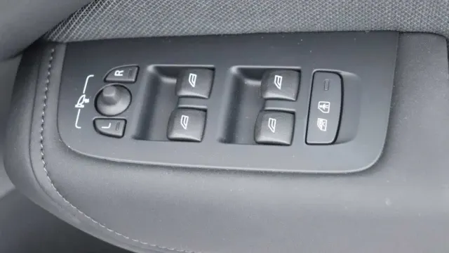 Vehicle Thumbnail 17