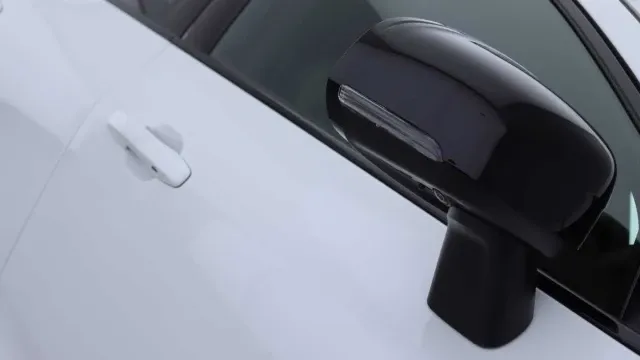 Vehicle Thumbnail 30