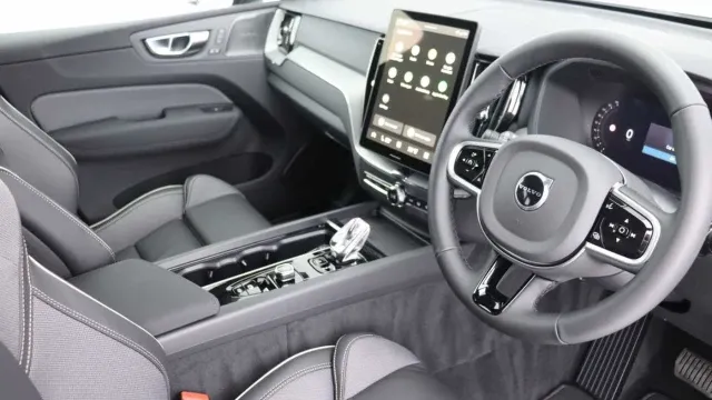 Vehicle Thumbnail 34