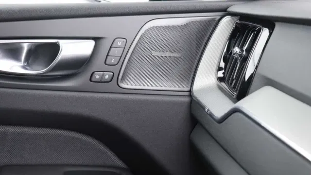 Vehicle Thumbnail 35