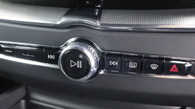 Vehicle Thumbnail 44