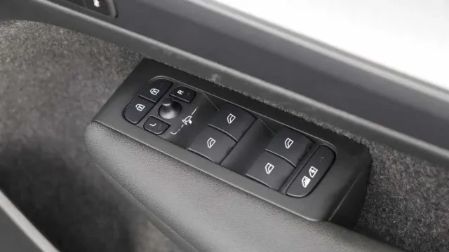Vehicle Thumbnail 18