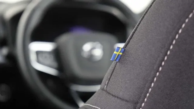 Vehicle Thumbnail 32