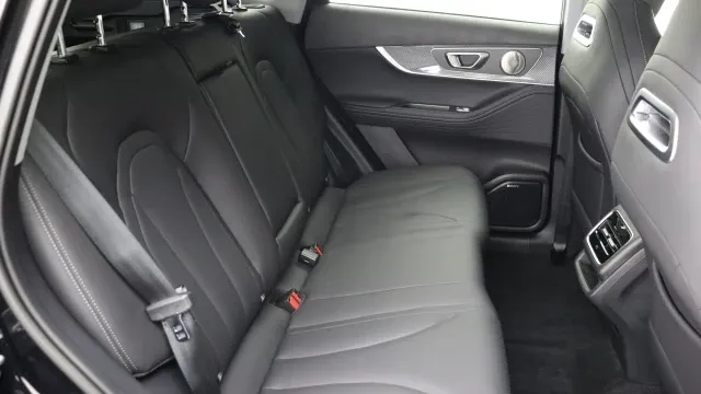 Vehicle Thumbnail 6