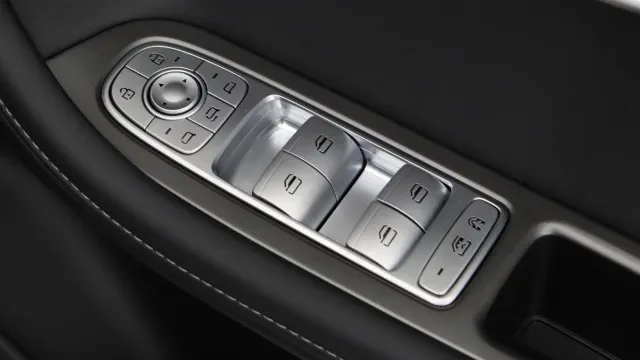 Vehicle Thumbnail 23