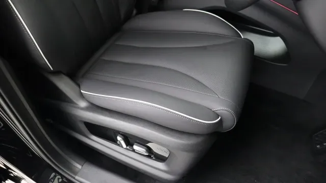 Vehicle Thumbnail 26