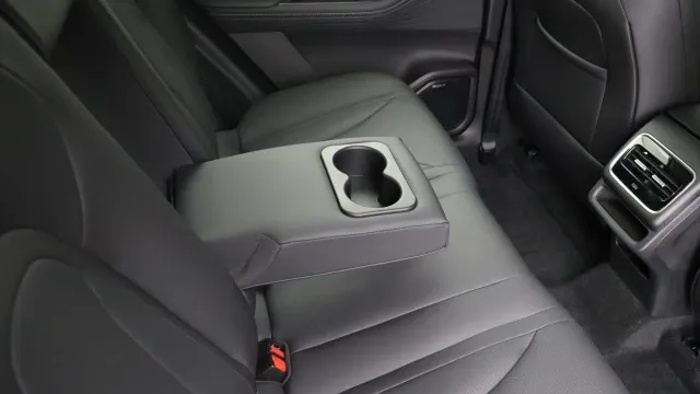 Vehicle Thumbnail 30