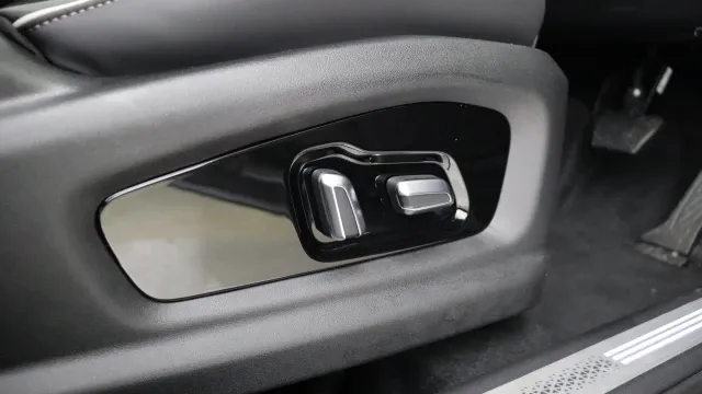 Vehicle Thumbnail 54