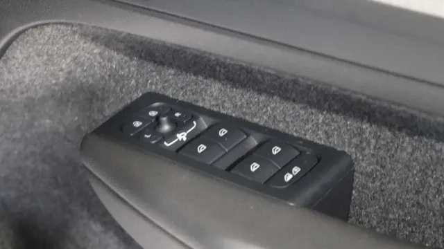 Vehicle Thumbnail 16
