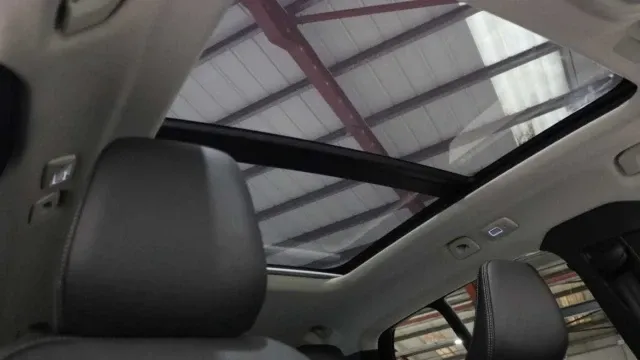 Vehicle Thumbnail 24