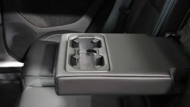 Vehicle Thumbnail 27