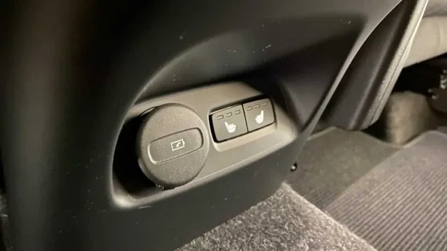 Vehicle Thumbnail 31