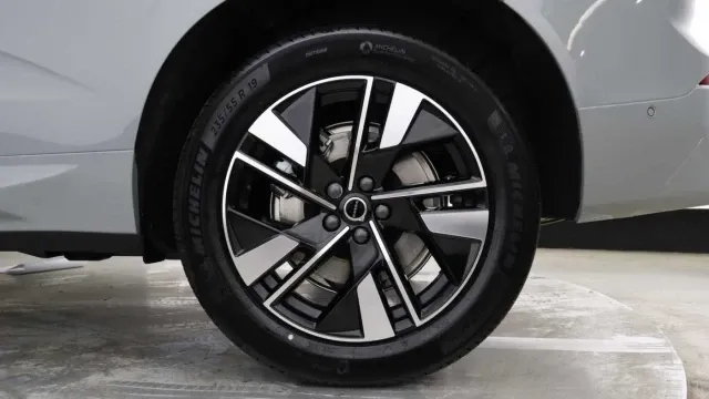 Vehicle Thumbnail 2