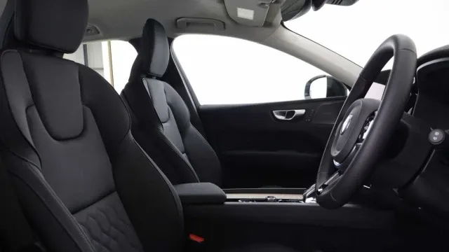 Vehicle Thumbnail 8
