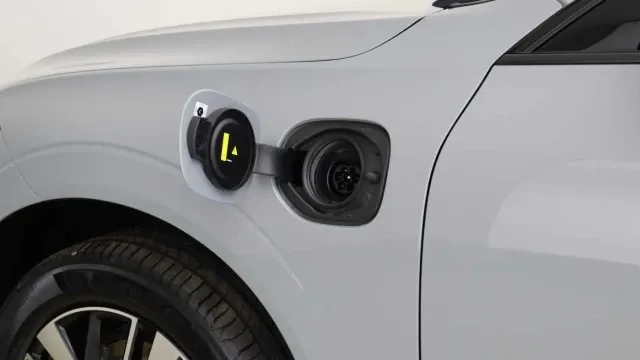 Vehicle Thumbnail 9