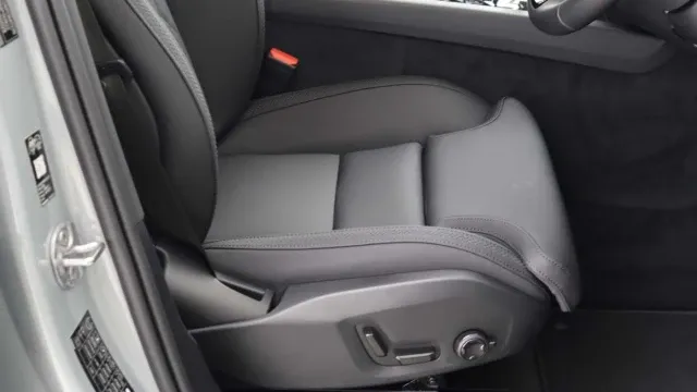Vehicle Thumbnail 24