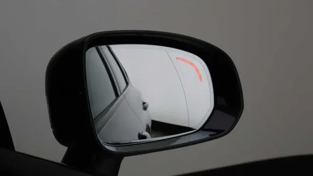 Vehicle Thumbnail 25