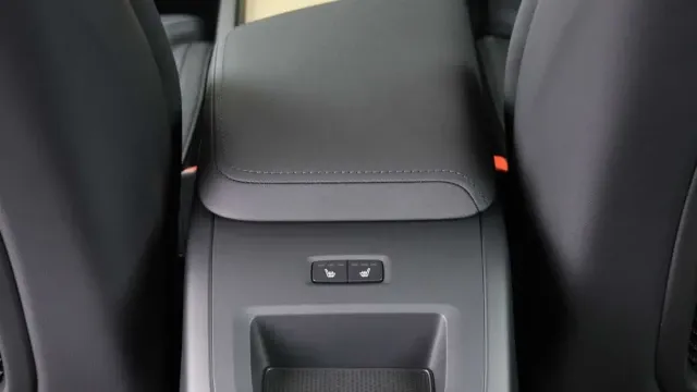 Vehicle Thumbnail 37
