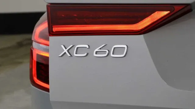 Vehicle Thumbnail 38