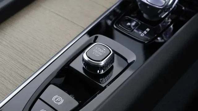 Vehicle Thumbnail 20