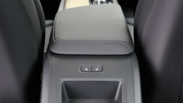 Vehicle Thumbnail 36