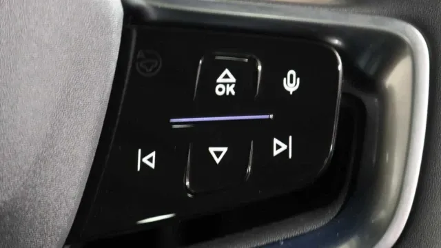 Vehicle Thumbnail 14