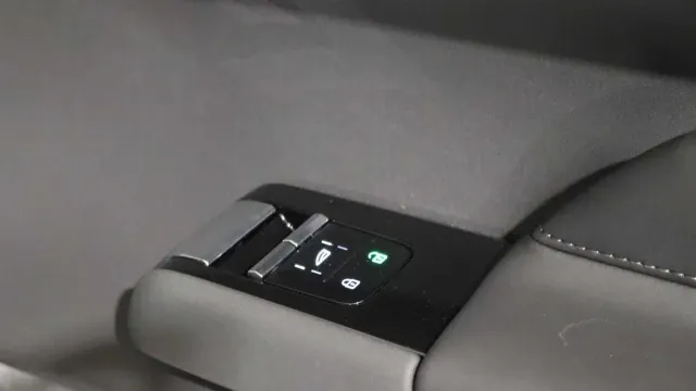 Vehicle Thumbnail 16