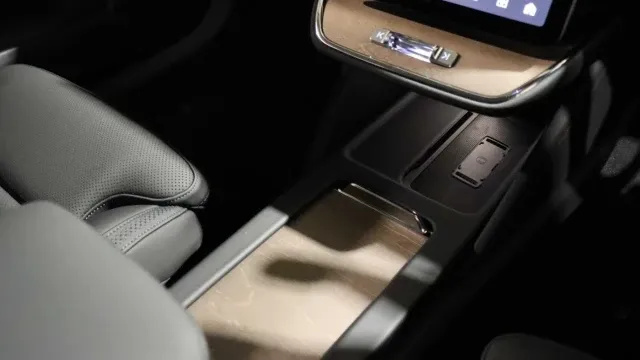 Vehicle Thumbnail 18