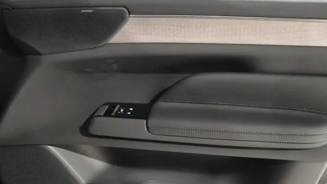 Vehicle Thumbnail 19