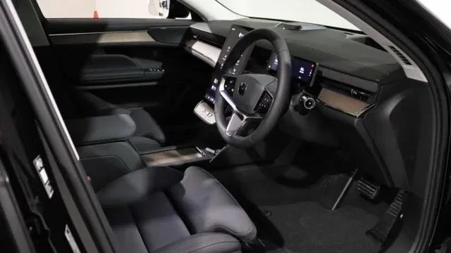 Vehicle Thumbnail 26