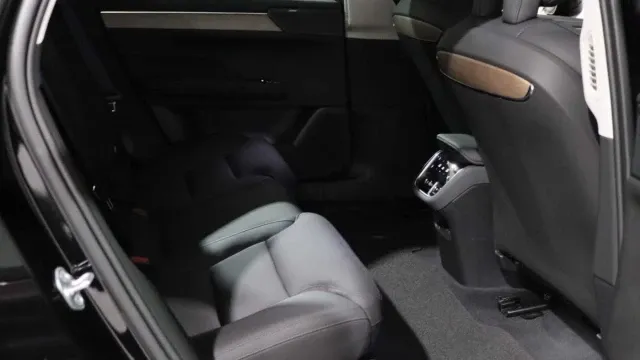 Vehicle Thumbnail 28
