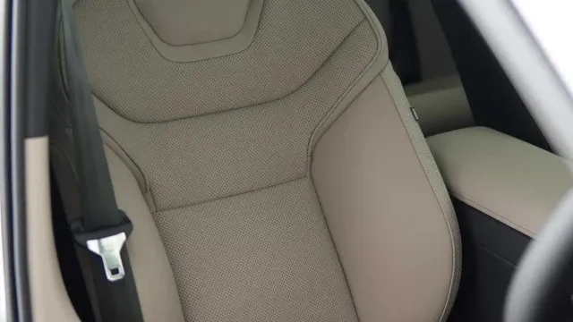Vehicle Thumbnail 37