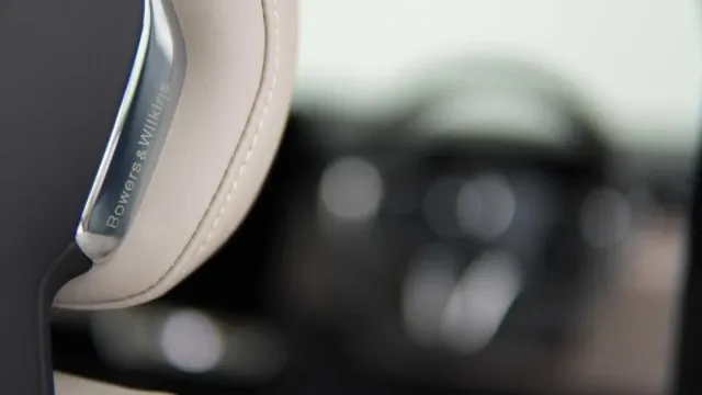 Vehicle Thumbnail 38