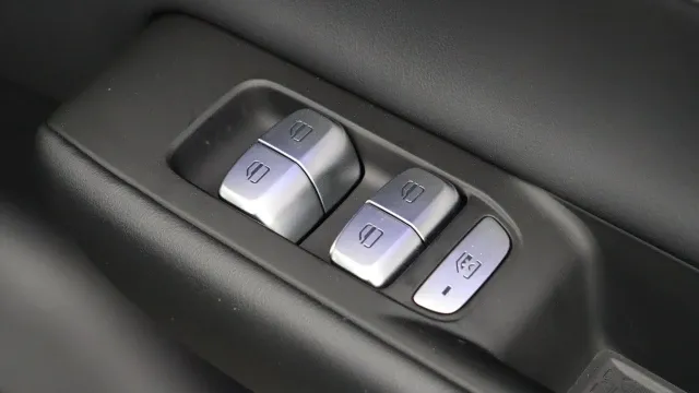 Vehicle Thumbnail 44
