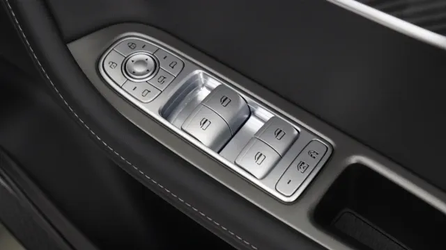 Vehicle Thumbnail 23