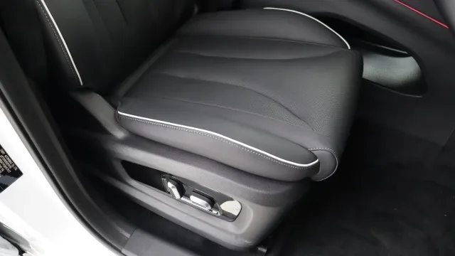 Vehicle Thumbnail 26