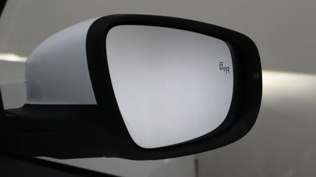 Vehicle Thumbnail 28