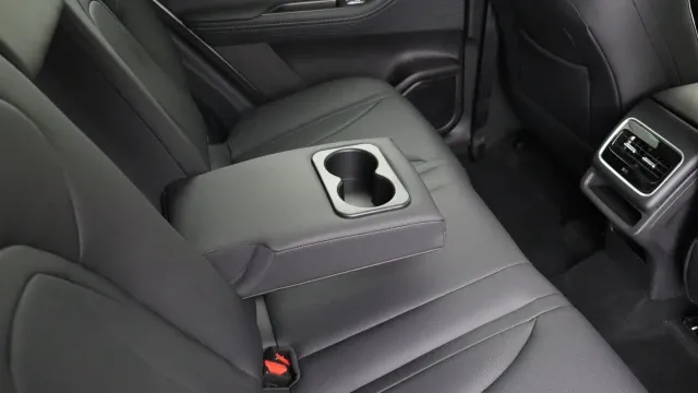 Vehicle Thumbnail 30