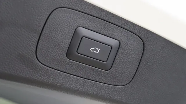 Vehicle Thumbnail 32