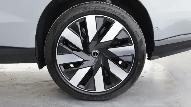 Vehicle Thumbnail 9